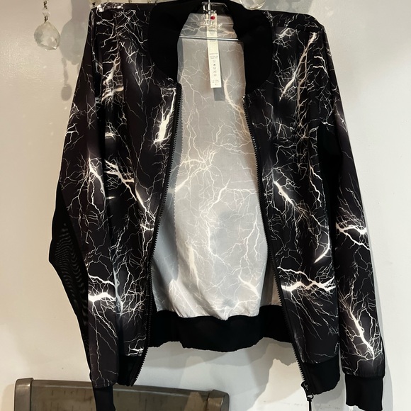 lululemon athletica Jackets & Blazers - lululemon athletica Black Lightning Bomber Jacket
